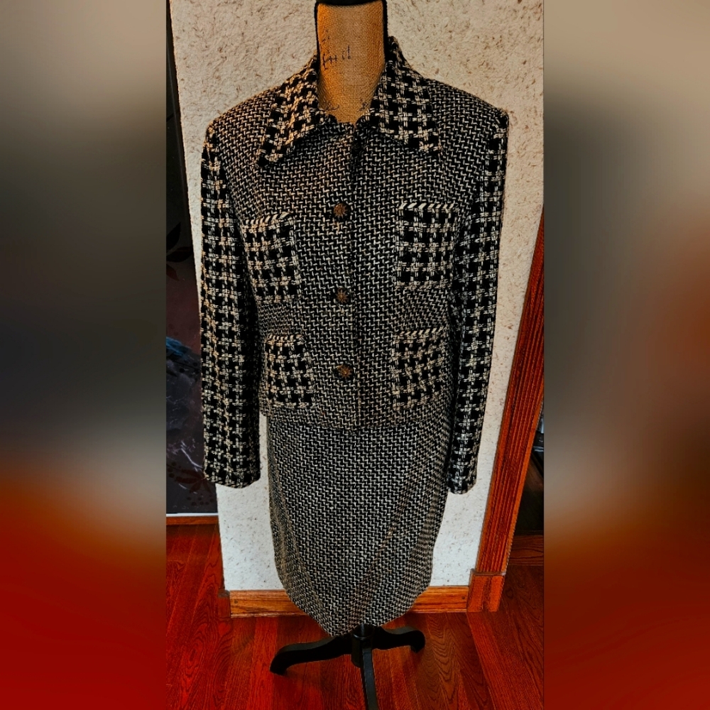 Classic Suit For Woman Size 8. 2 Pieces